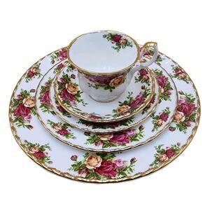 Vintage Royal Albert Old Country Roses 5-Piece Place Setting Made in England
